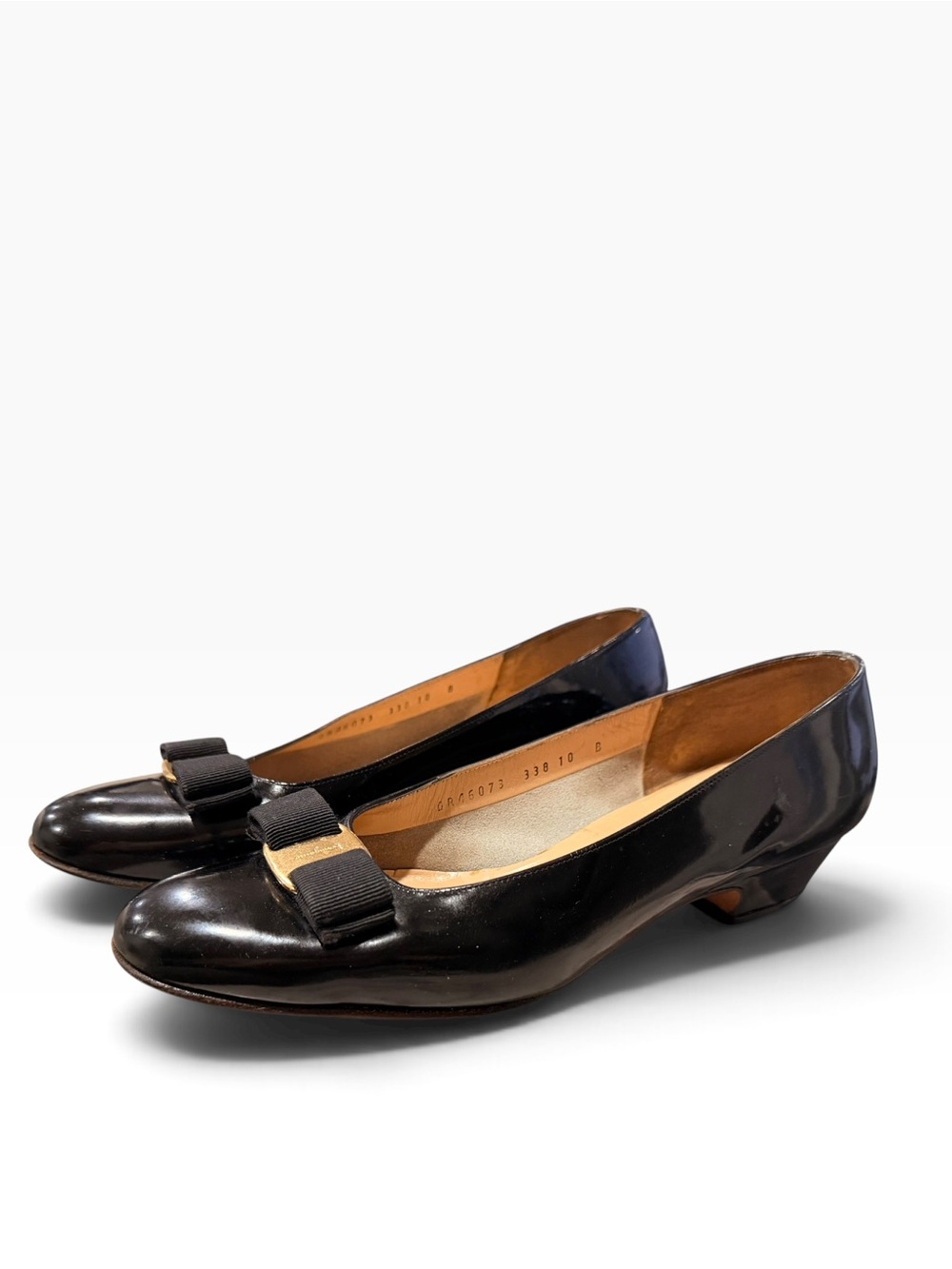 Vintage Ferragamo Black Patent Leather Vara Bow Pumps 10B